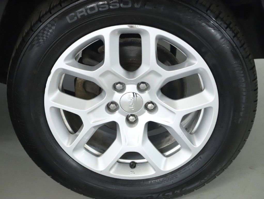 Used 2018 Jeep Renegade Latitude FWD image 37