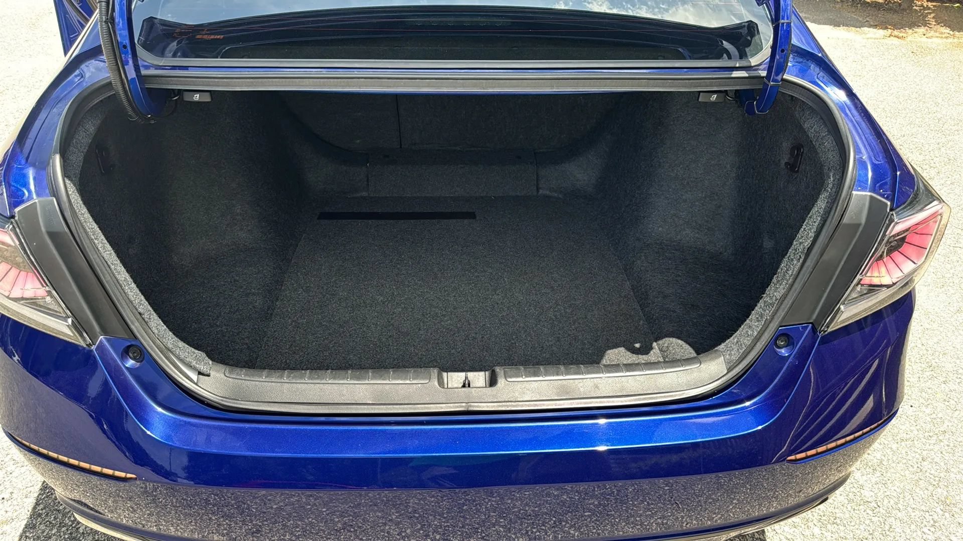 Used 2022 Honda Accord Sport image 12