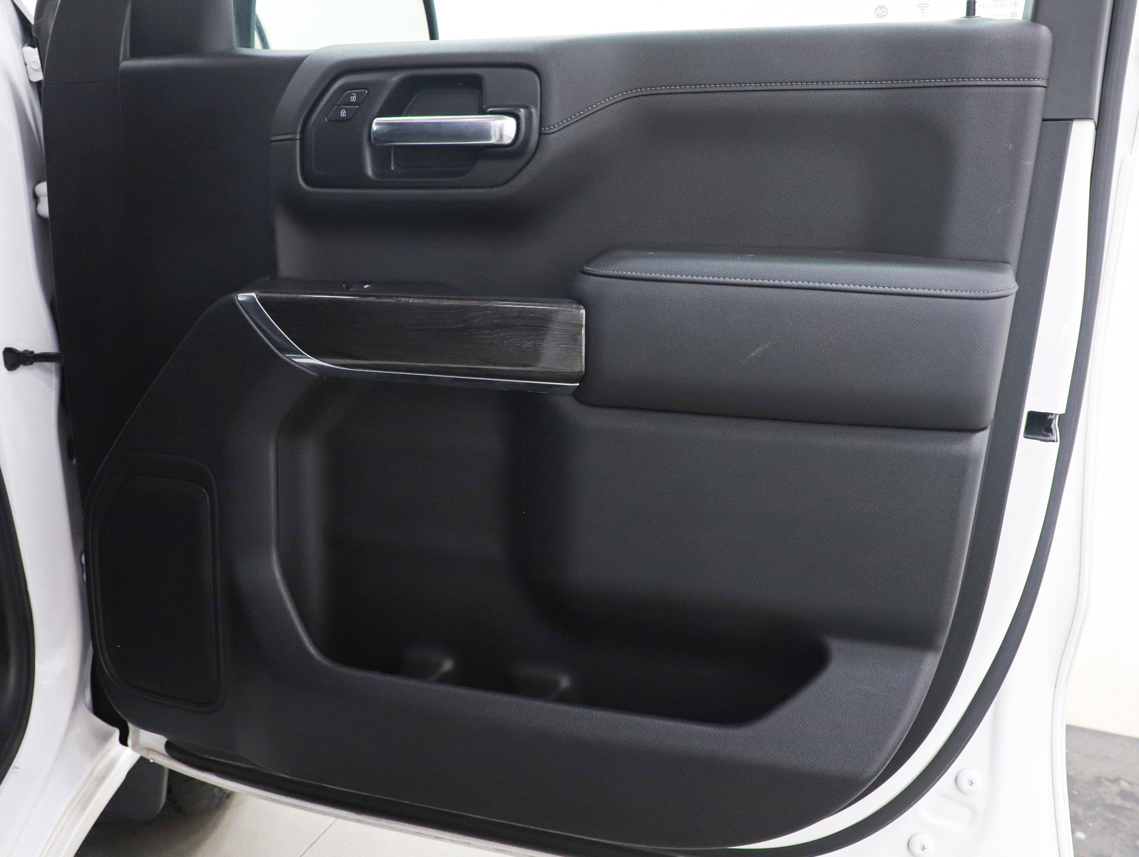 Used 2020 Chevrolet Silverado 1500 LTZ w/ LTZ Plus Package image 9