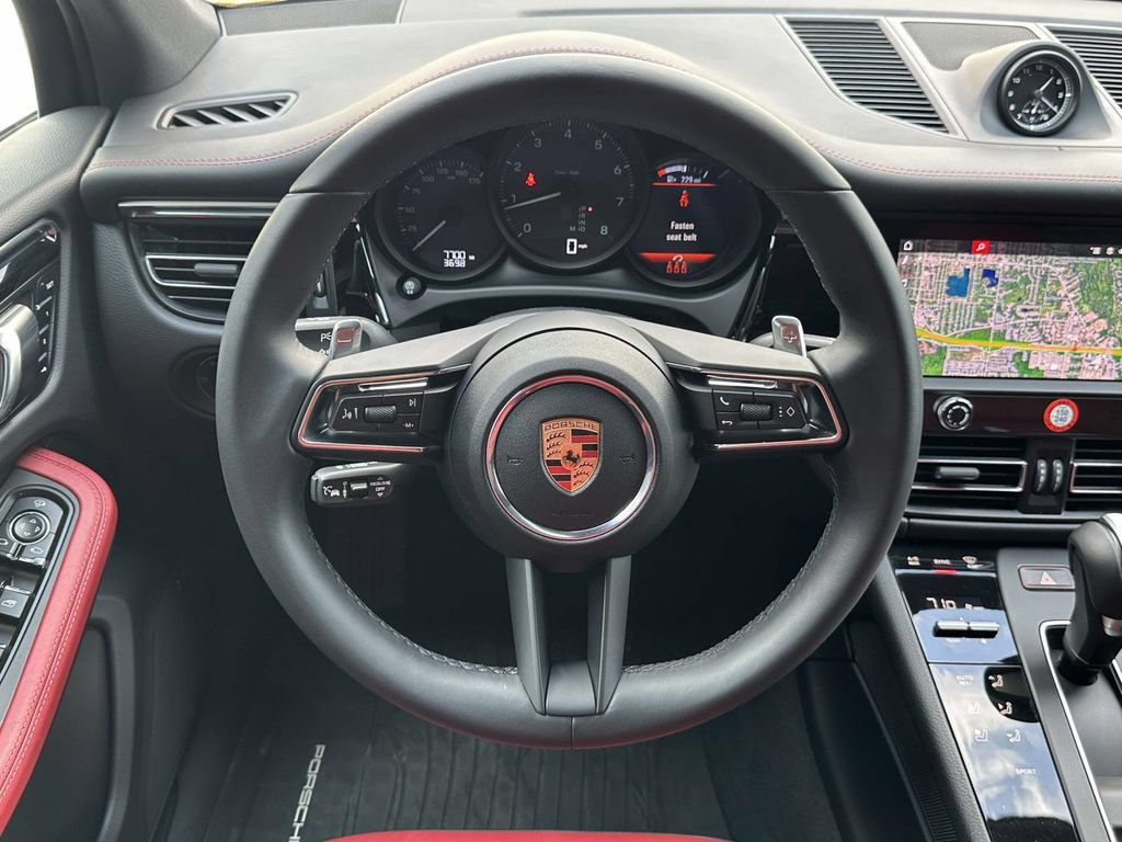 Used 2025 Porsche Macan AWD/4WD image 16