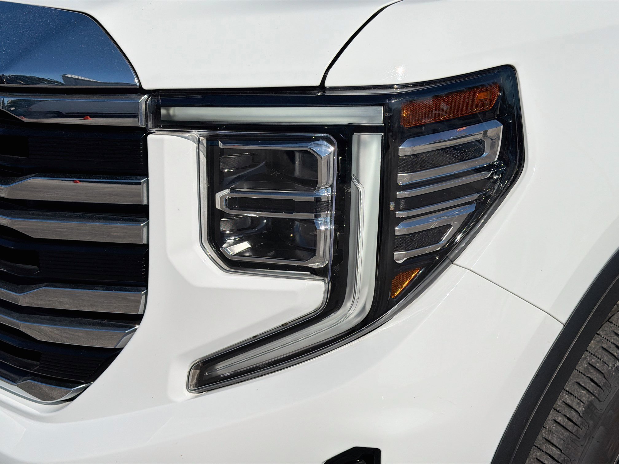 Used 2024 GMC Sierra 1500 SLT AWD/4WD image 9