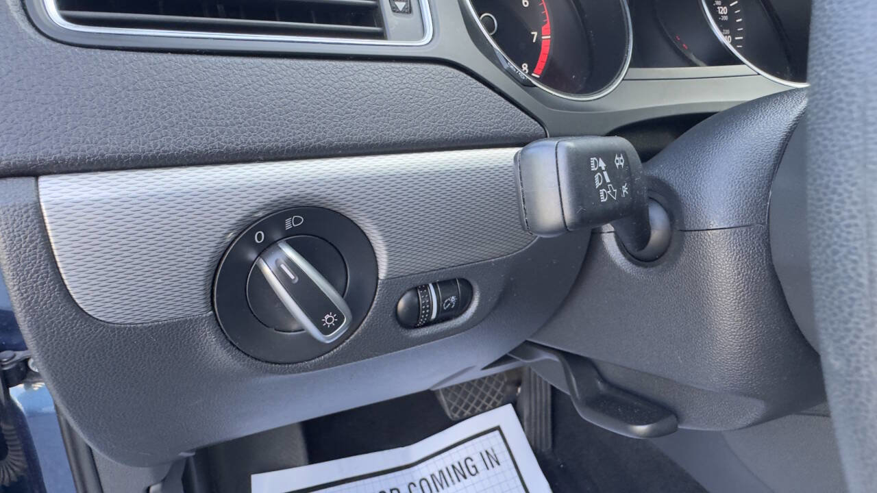 Used 2017 Volkswagen Jetta S image 25