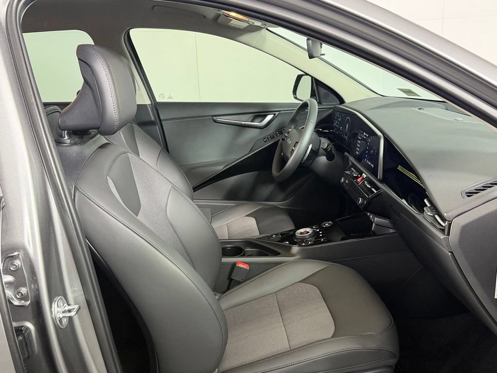 Used 2025 Kia Niro Wind w/ Wind Preserve Package FWD image 28