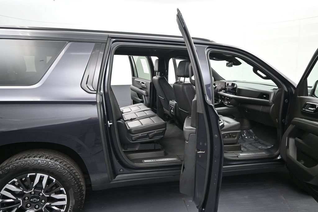 Used 2025 Chevrolet Suburban Z71 AWD/4WD image 10