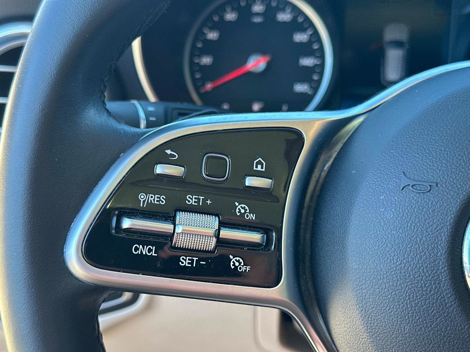 Used 2022 Mercedes-Benz GLC 300 image 27