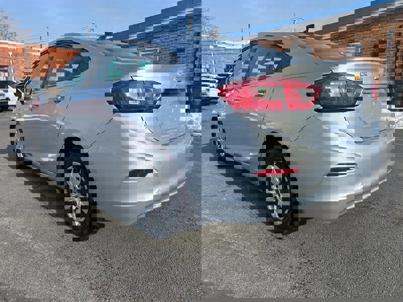 Used 2018 Chevrolet Cruze LS image 5