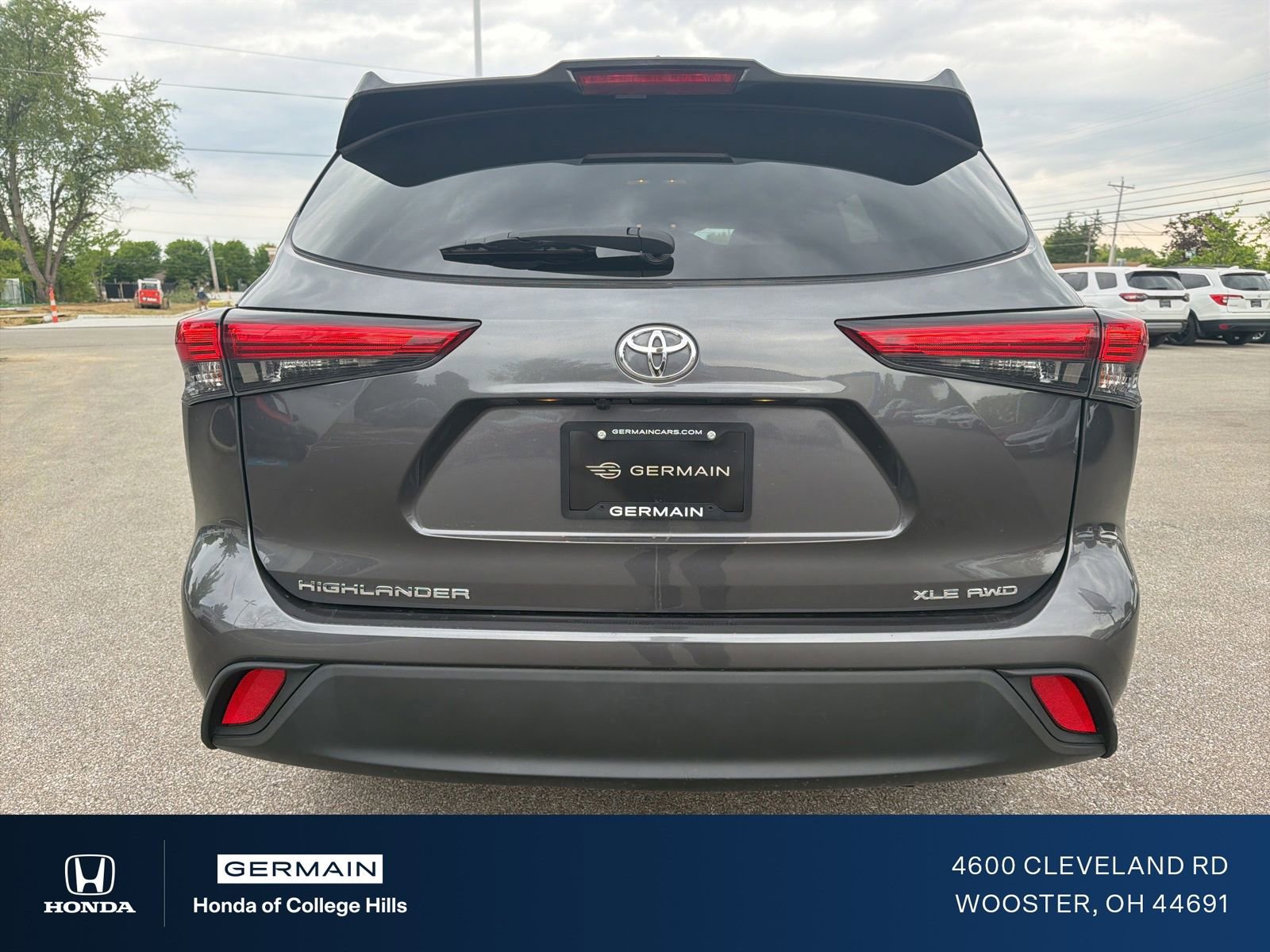 Used 2022 Toyota Highlander XLE AWD/4WD image 6