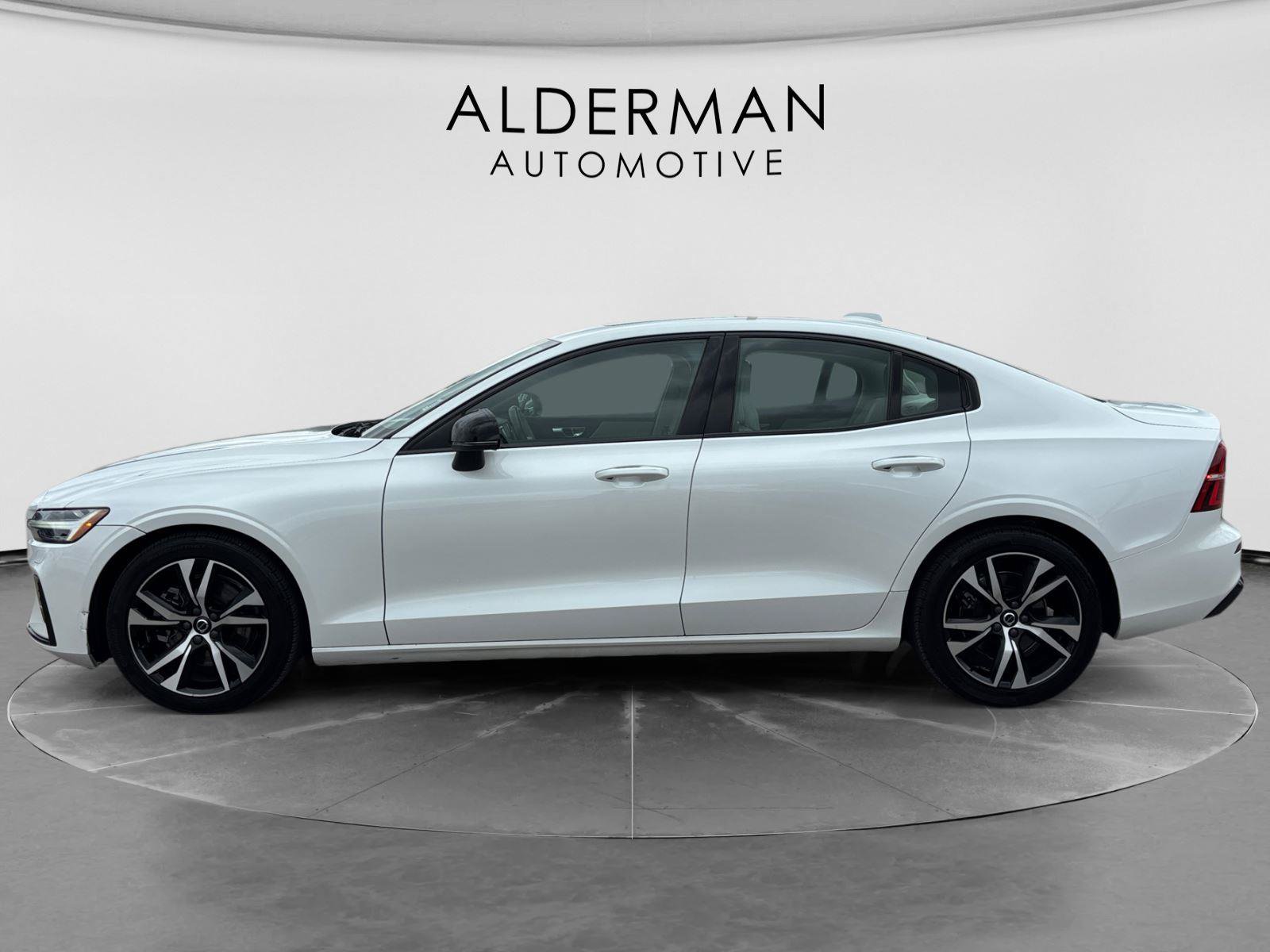 Used 2023 Volvo S60 B5 Plus AWD/4WD image 2