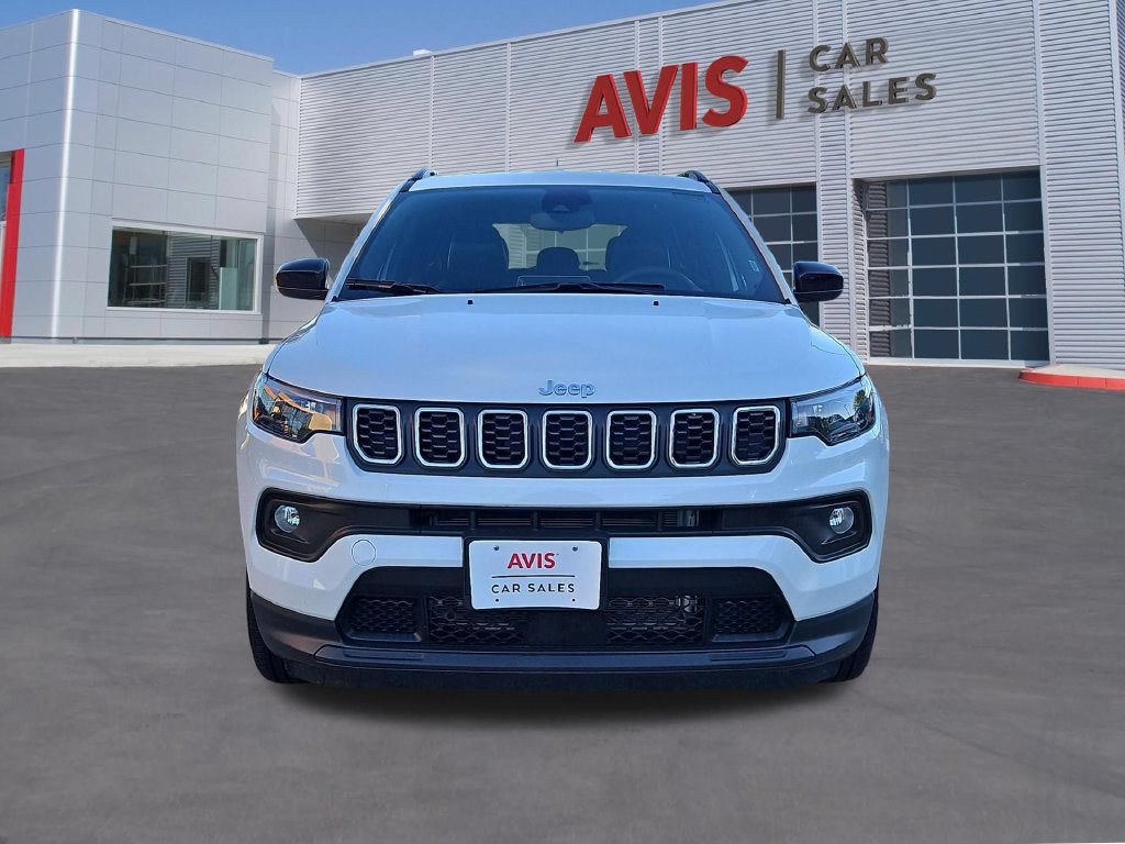 Used 2025 Jeep Compass Latitude AWD/4WD image 2