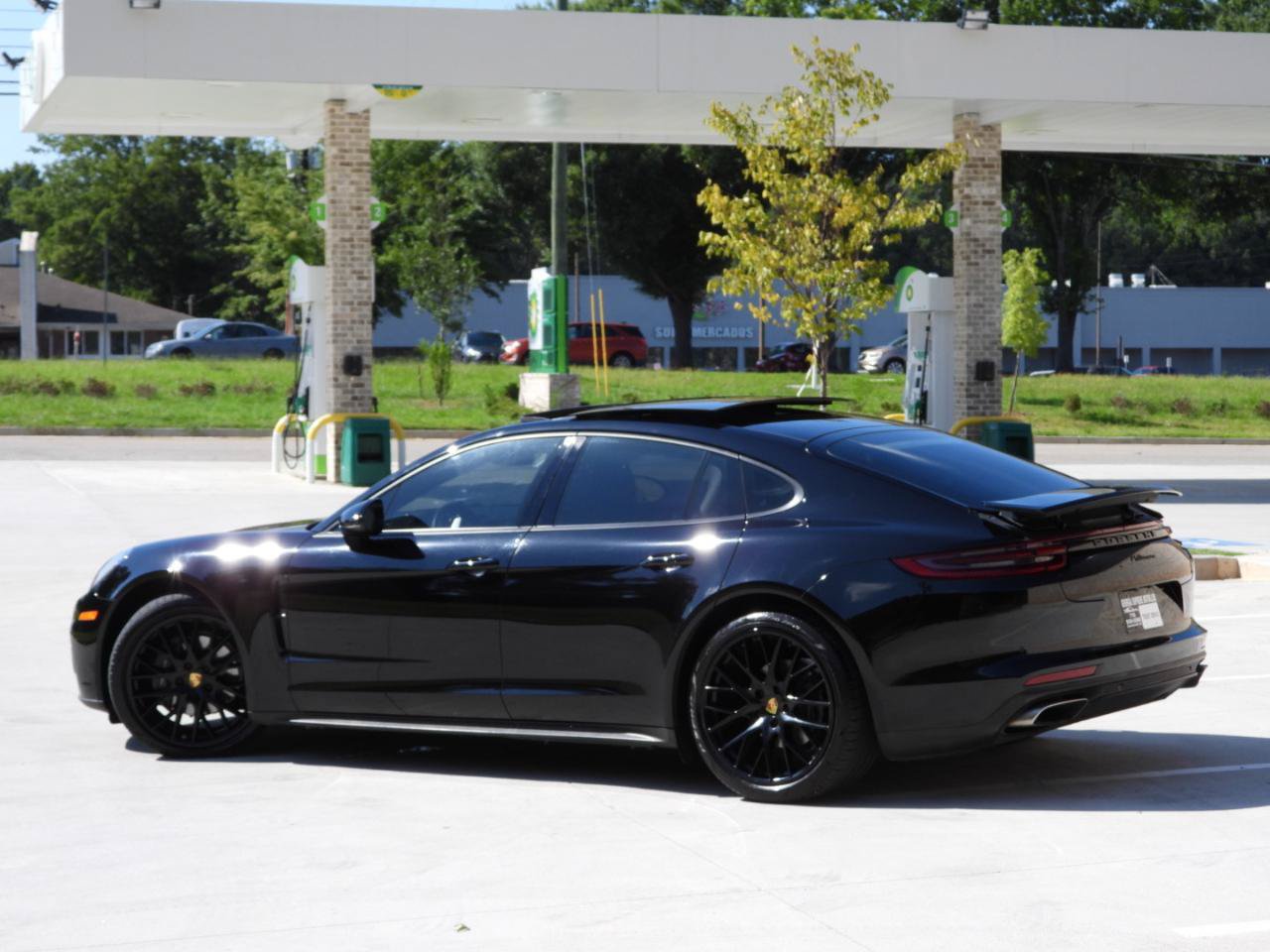 Used 2017 Porsche Panamera RWD image 26
