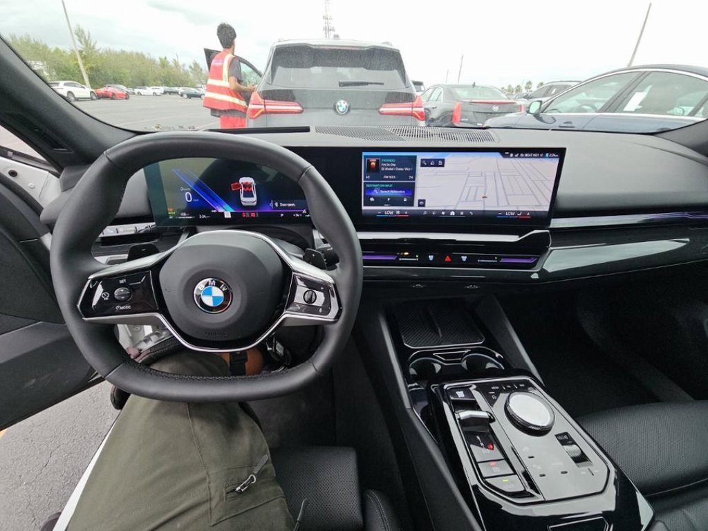 Used 2025 BMW 530i image 6