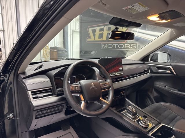 Used 2024 Mitsubishi Outlander SE Black Edition FWD image 6