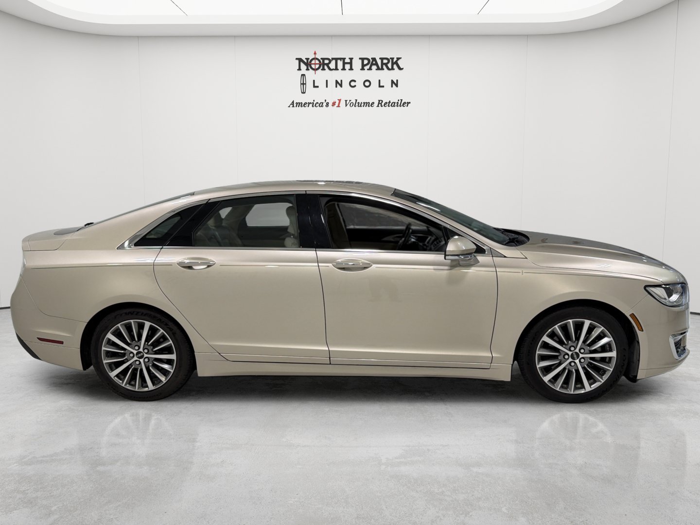 Used 2017 Lincoln MKZ Select w/ Select Plus Package FWD image 6