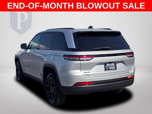 Used 2025 Jeep Grand Cherokee Altitude AWD/4WD image 8
