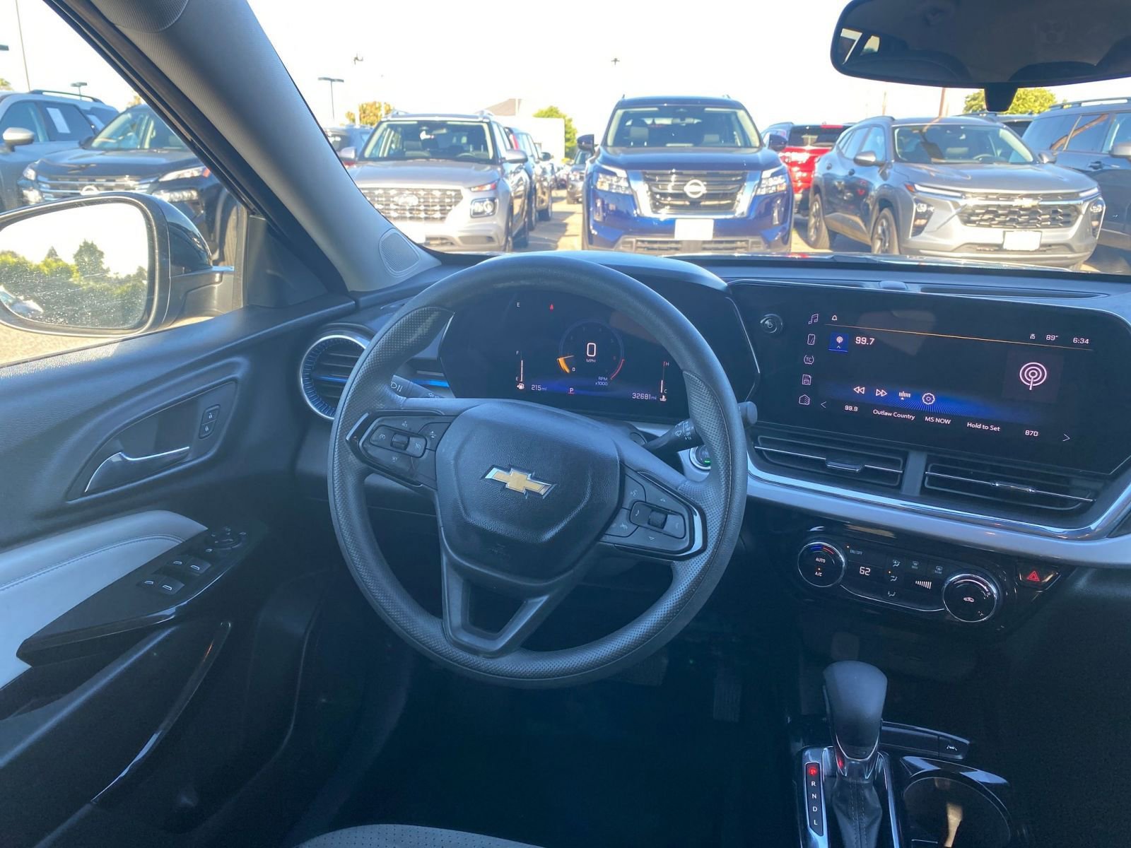 Used 2025 Chevrolet Trax LT FWD image 35
