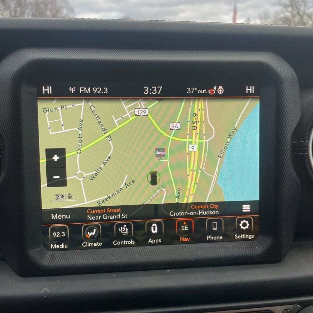 Used 2022 Jeep Wrangler Unlimited Sahara w/ Cold Weather Group image 16