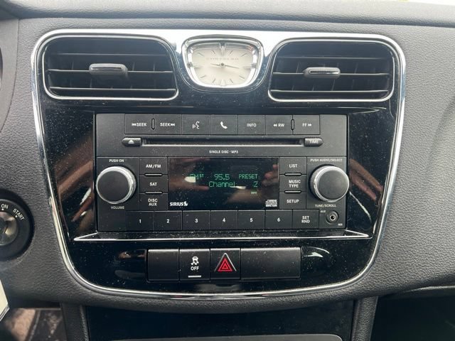 Used 2011 Chrysler 200 Touring FWD image 18