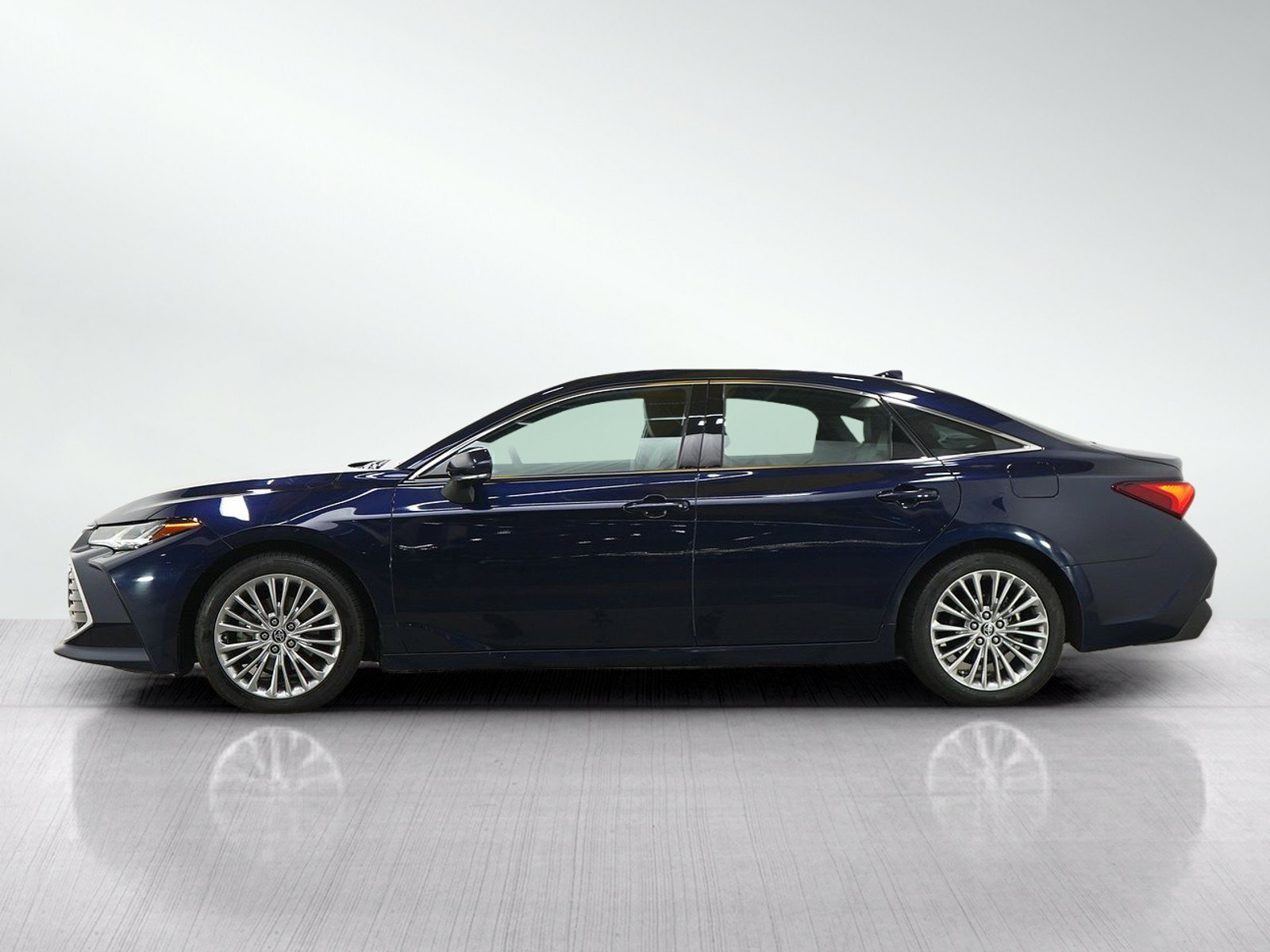 Used 2022 Toyota Avalon Limited FWD image 2