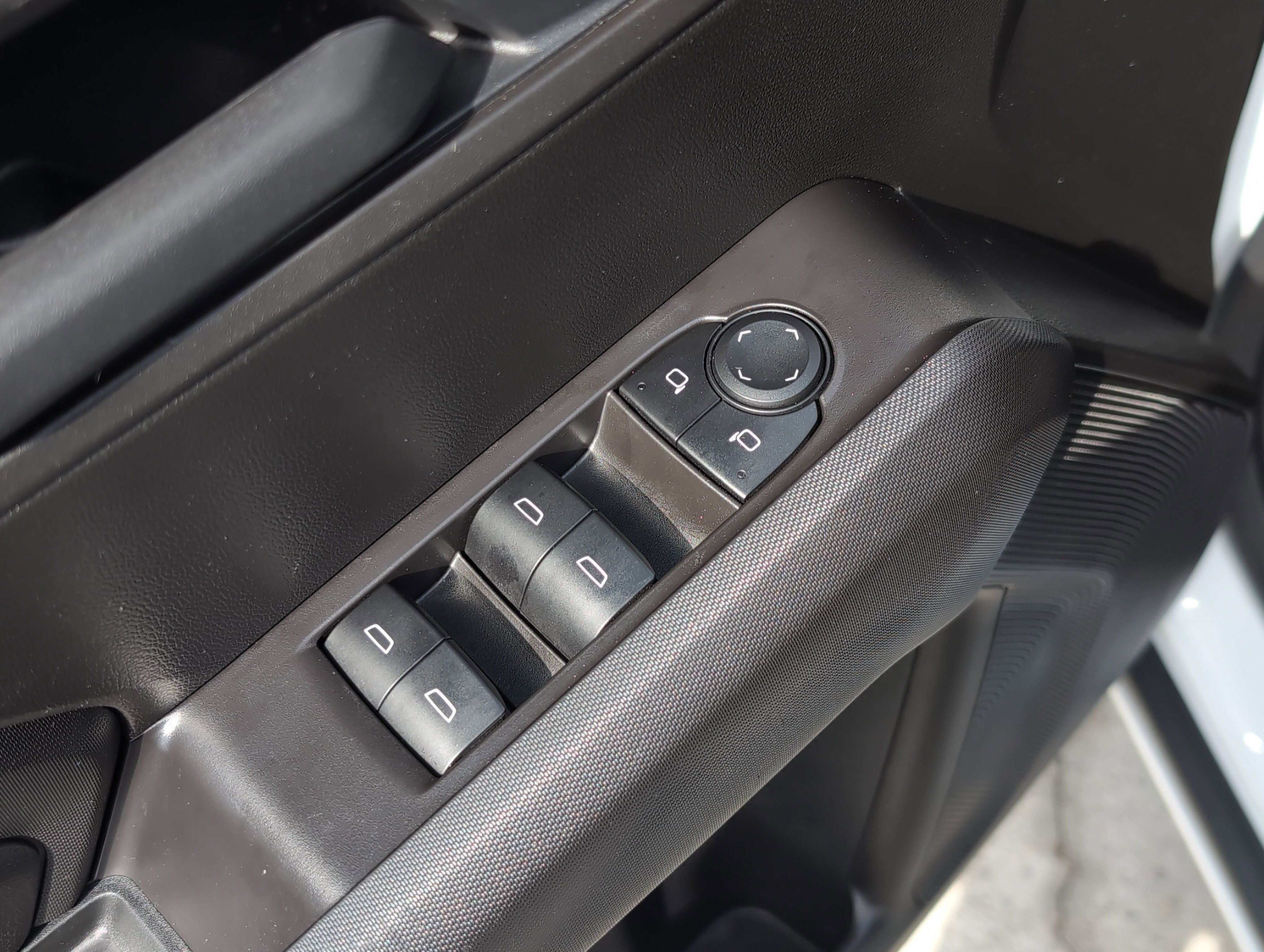 Used 2025 Chevrolet Colorado W/T w/ Advanced Trailering Package AWD/4WD image 15