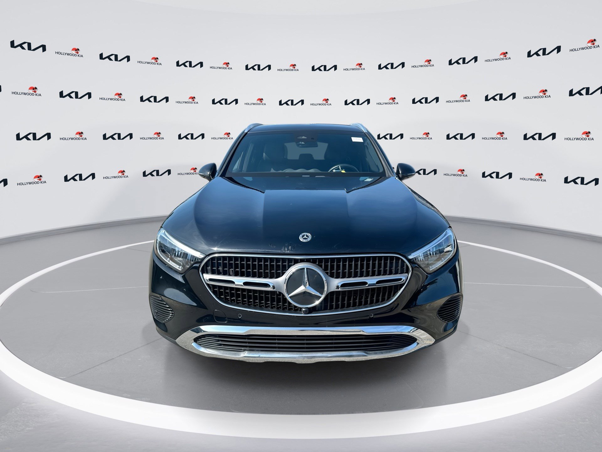 Used 2024 Mercedes-Benz GLC 300 image 3