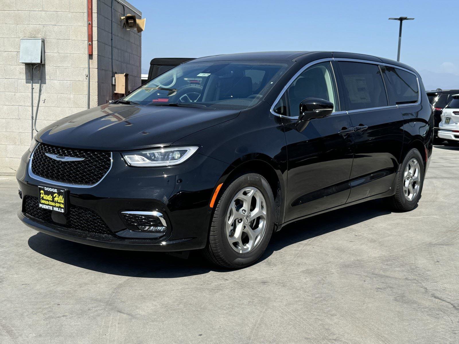 New 2024 Chrysler Pacifica Limited FWD image 3