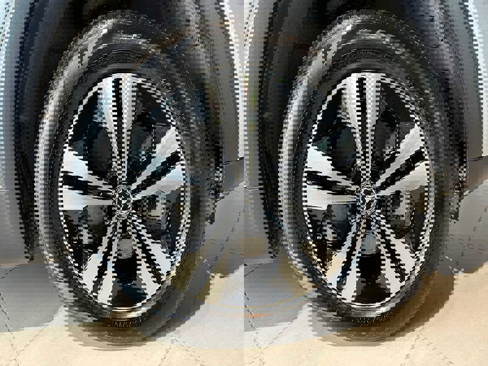 Used 2025 Mercedes-Benz GLB 250 4MATIC image 9