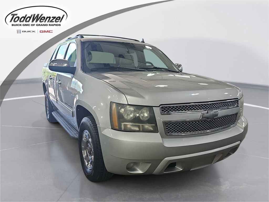 Used 2011 Chevrolet Avalanche LS RWD image 1