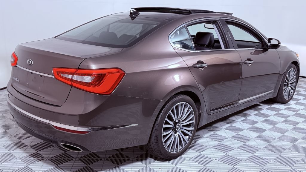 Used 2014 Kia Cadenza Premium w/ Technology Package FWD image 3