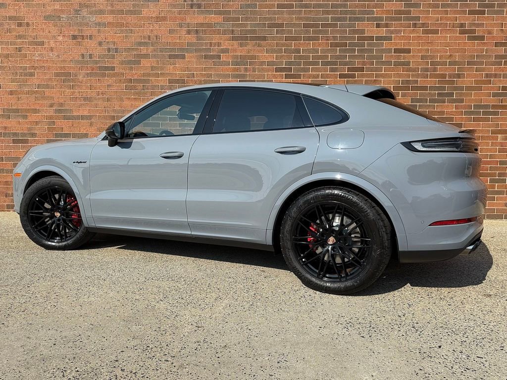 New 2026 Porsche Cayenne S image 3