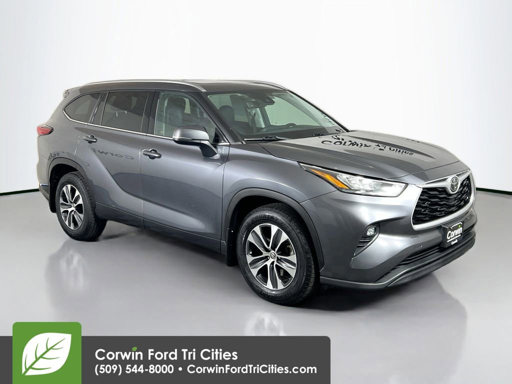 Used 2020 Toyota Highlander XLE AWD/4WD image 1