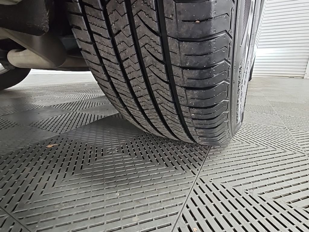 Used 2023 Chrysler Pacifica Touring-L image 44