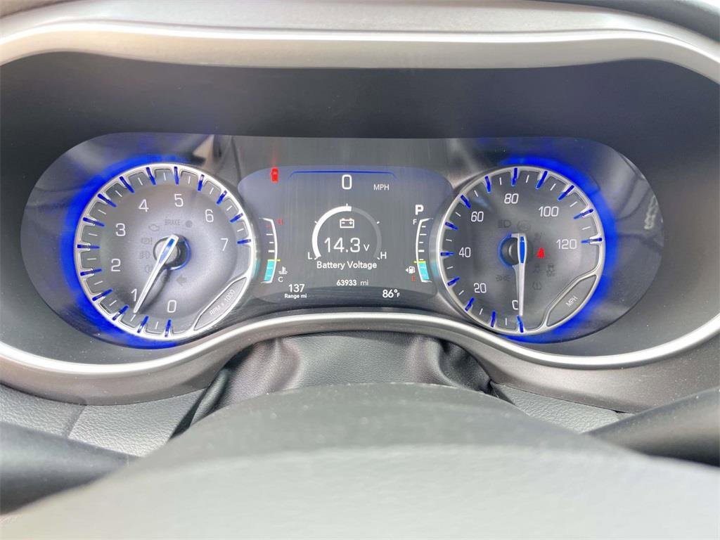 Used 2024 Chrysler Pacifica Touring-L image 13