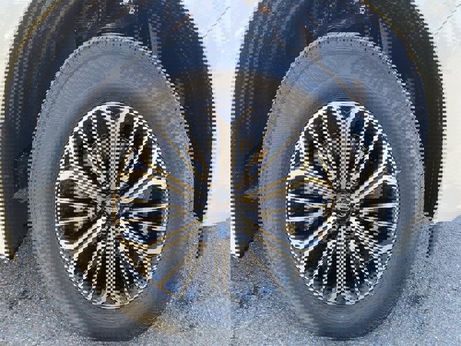 New 2026 Nissan Armada SL w/ Captain's Chari Seat Package image 10