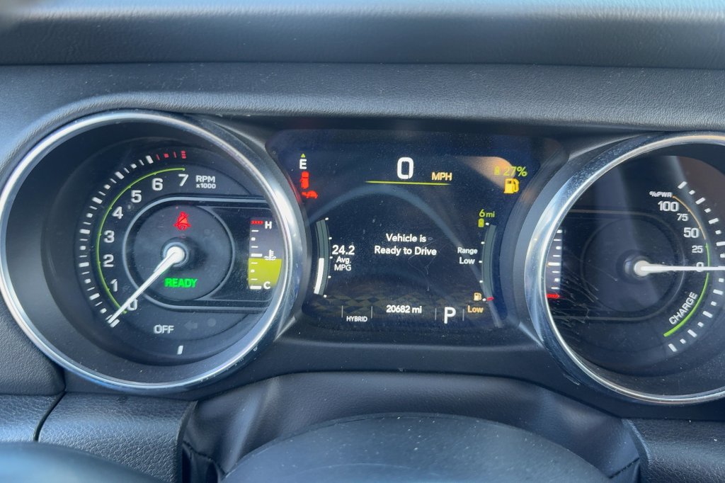 Used 2023 Jeep Wrangler Unlimited Sahara AWD/4WD image 16