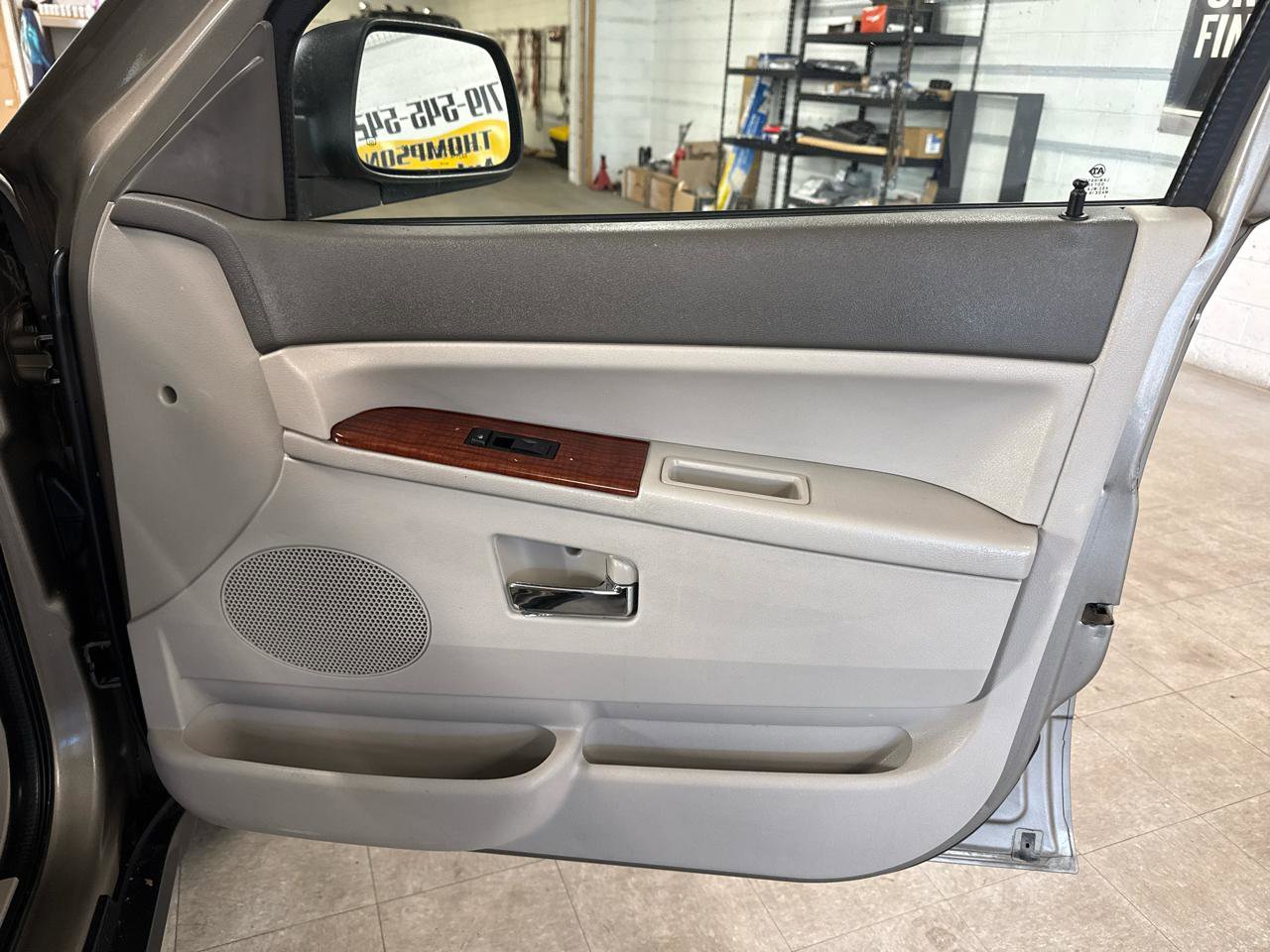 Used 2005 Jeep Grand Cherokee Limited AWD/4WD image 61