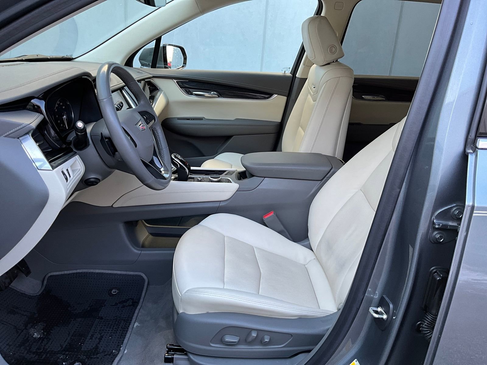 Certified 2021 Cadillac XT6 Premium Luxury image 11