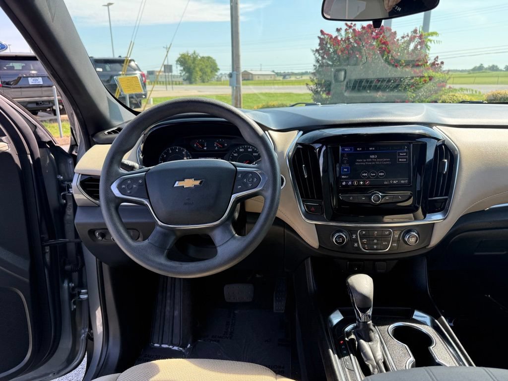 Used 2023 Chevrolet Traverse LS FWD image 13
