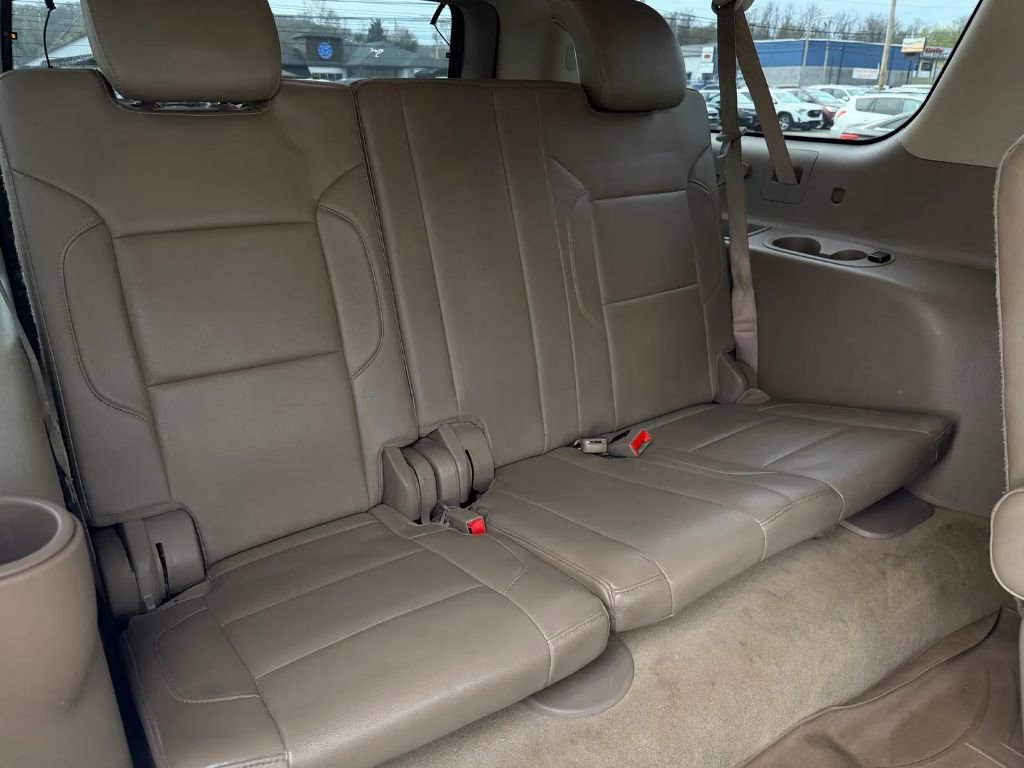 Used 2015 Chevrolet Suburban LT image 16