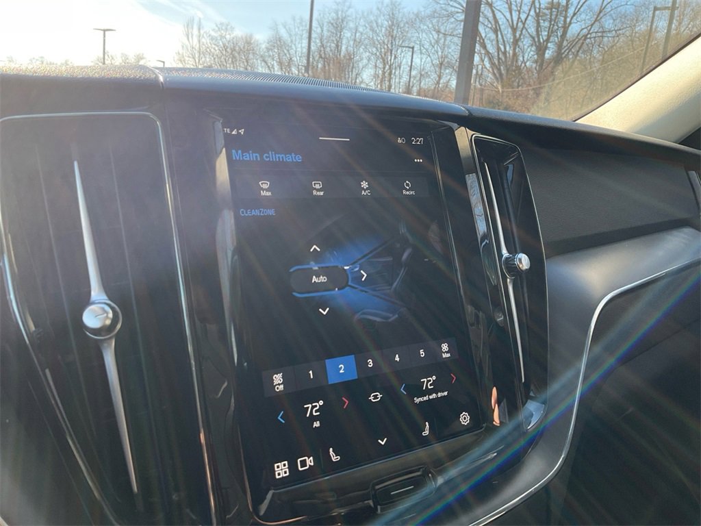 Used 2024 Volvo XC60 B5 Core image 24