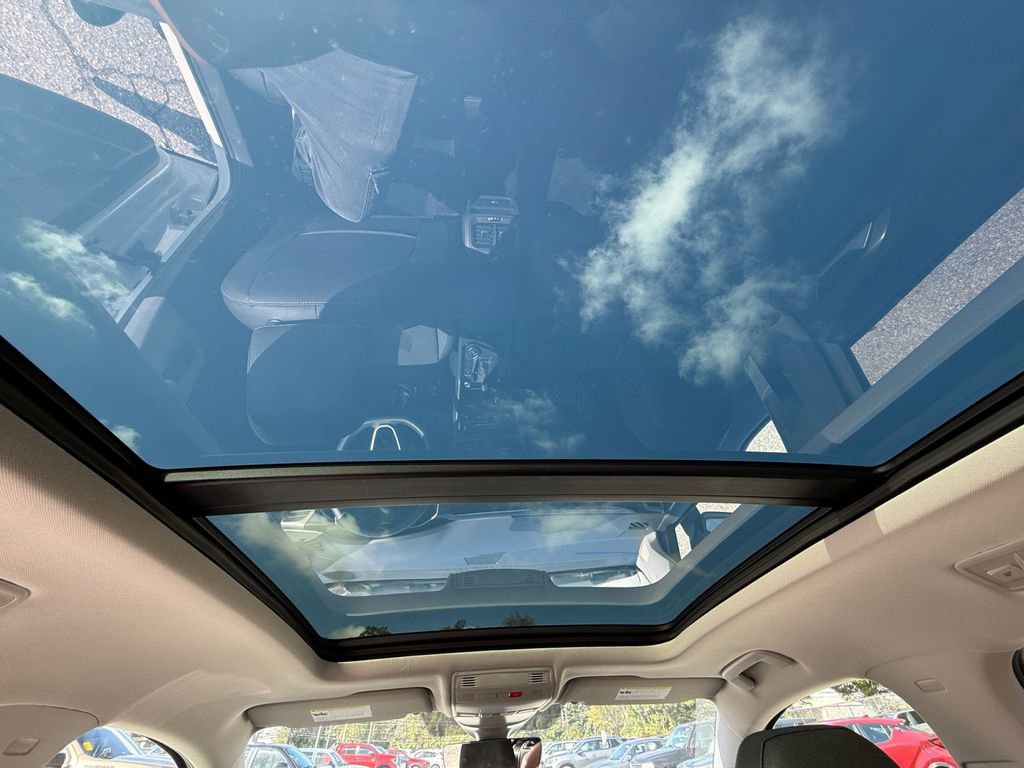 New 2025 Volkswagen Taos SE image 19