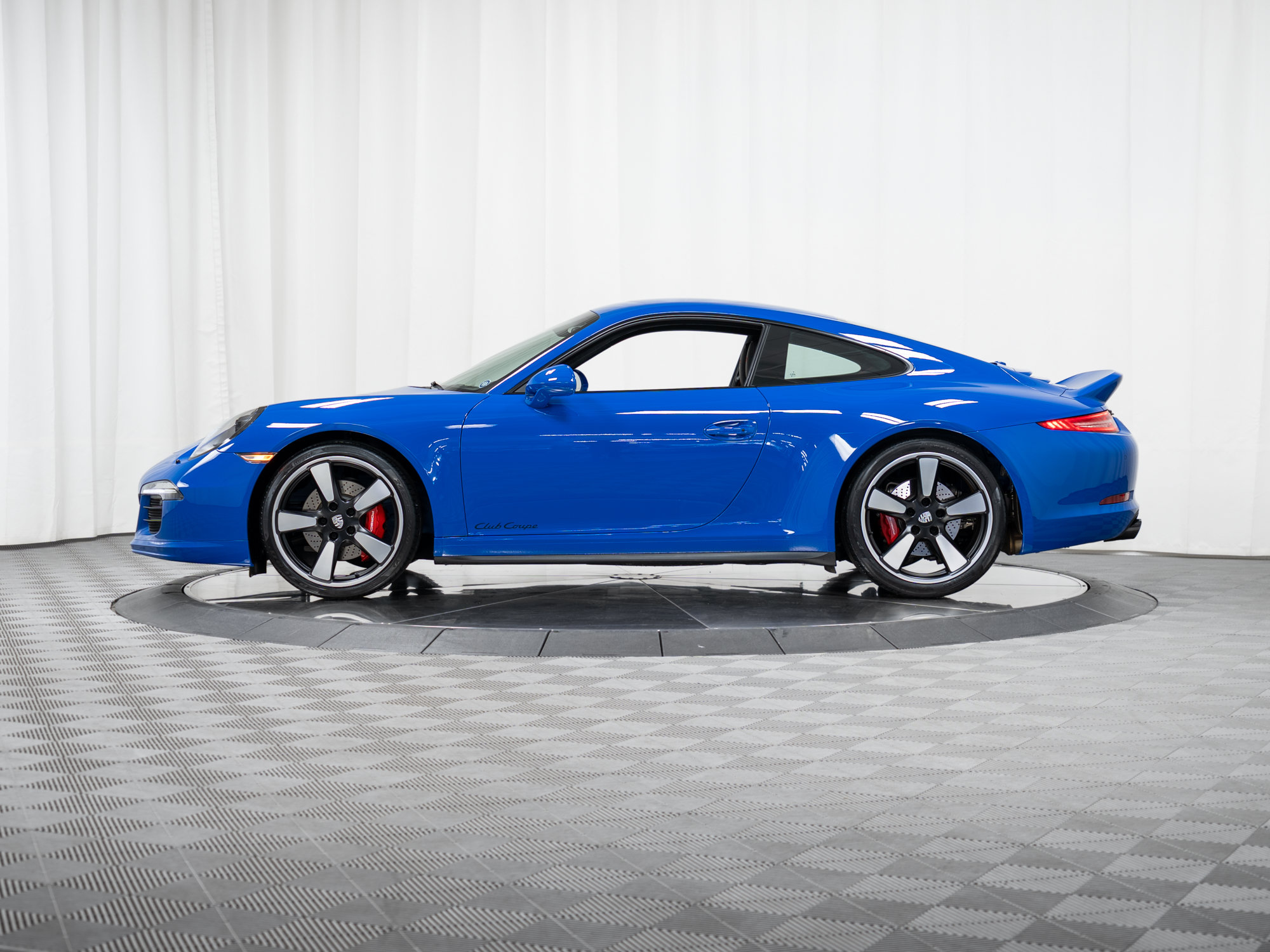 Certified 2016 Porsche 911 Carrera GTS RWD image 46