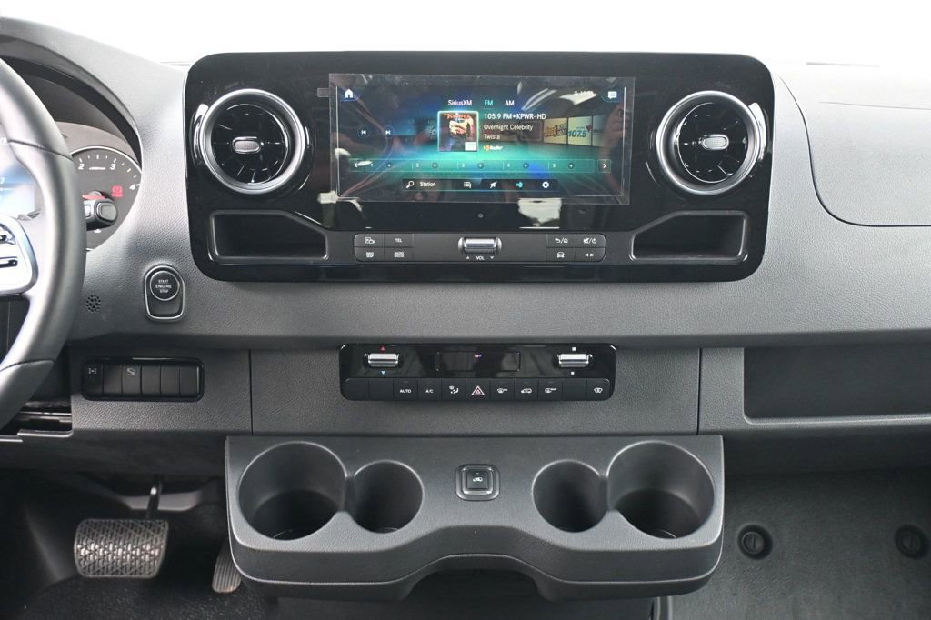 Used 2022 Mercedes-Benz Sprinter 2500 image 12