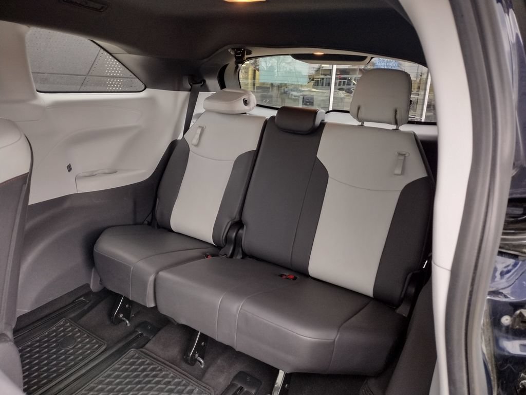 Used 2021 Toyota Sienna XSE AWD/4WD image 9