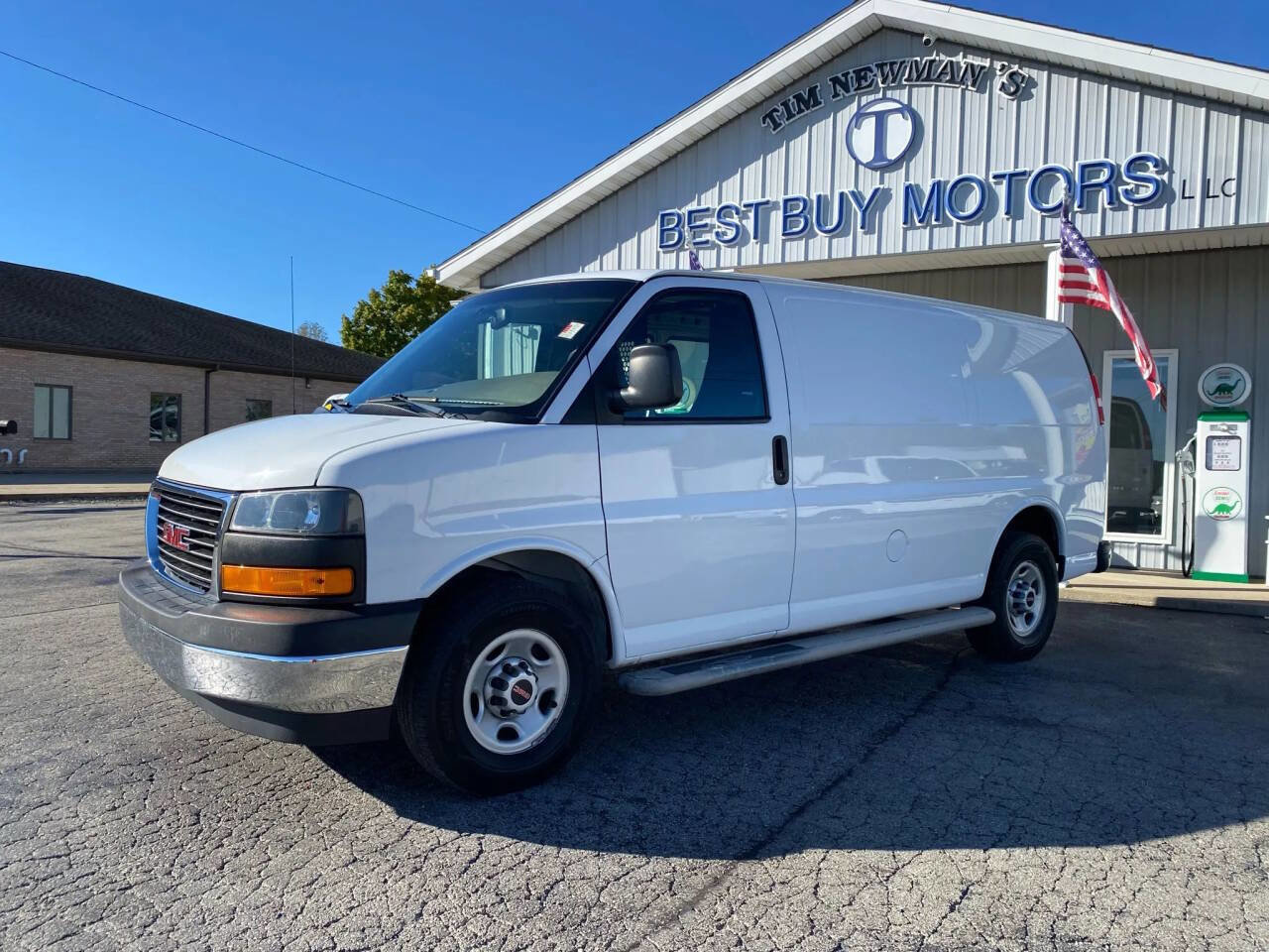 Used 2019 GMC Savana 2500 w/ Driver Convenience Package RWD image 2