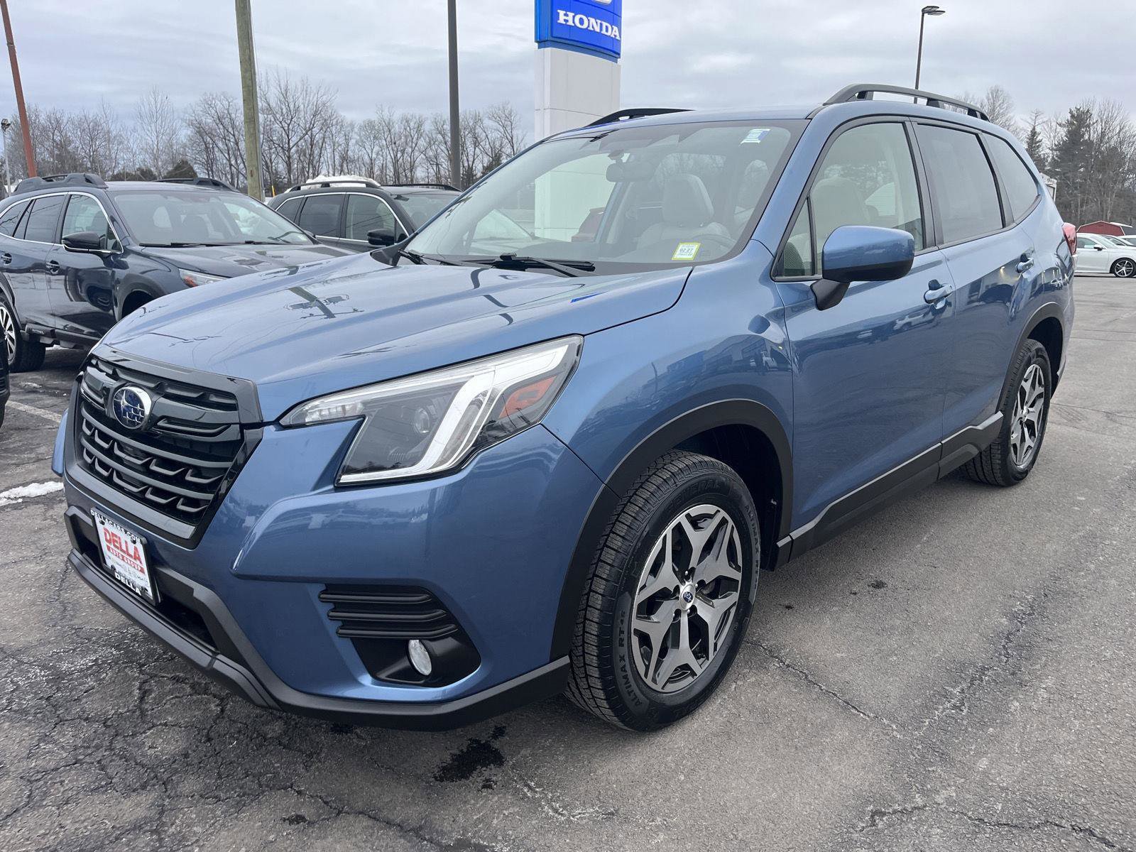 Used 2023 Subaru Forester Premium image 3