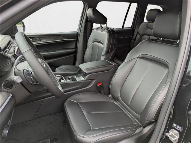 New 2025 Jeep Grand Cherokee Limited w/ Black Appearance Package image 4