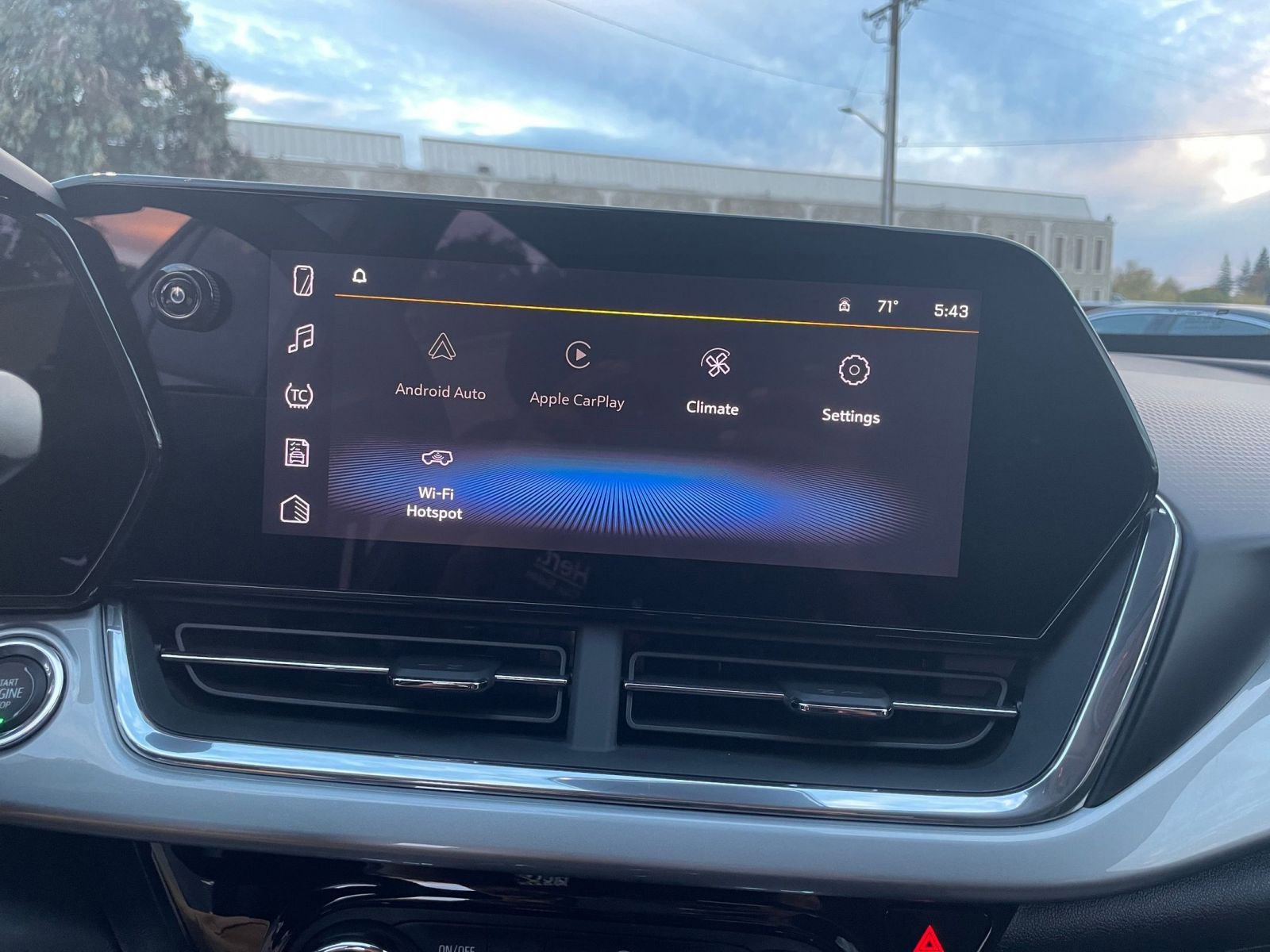 Used 2025 Chevrolet Trax LT image 21