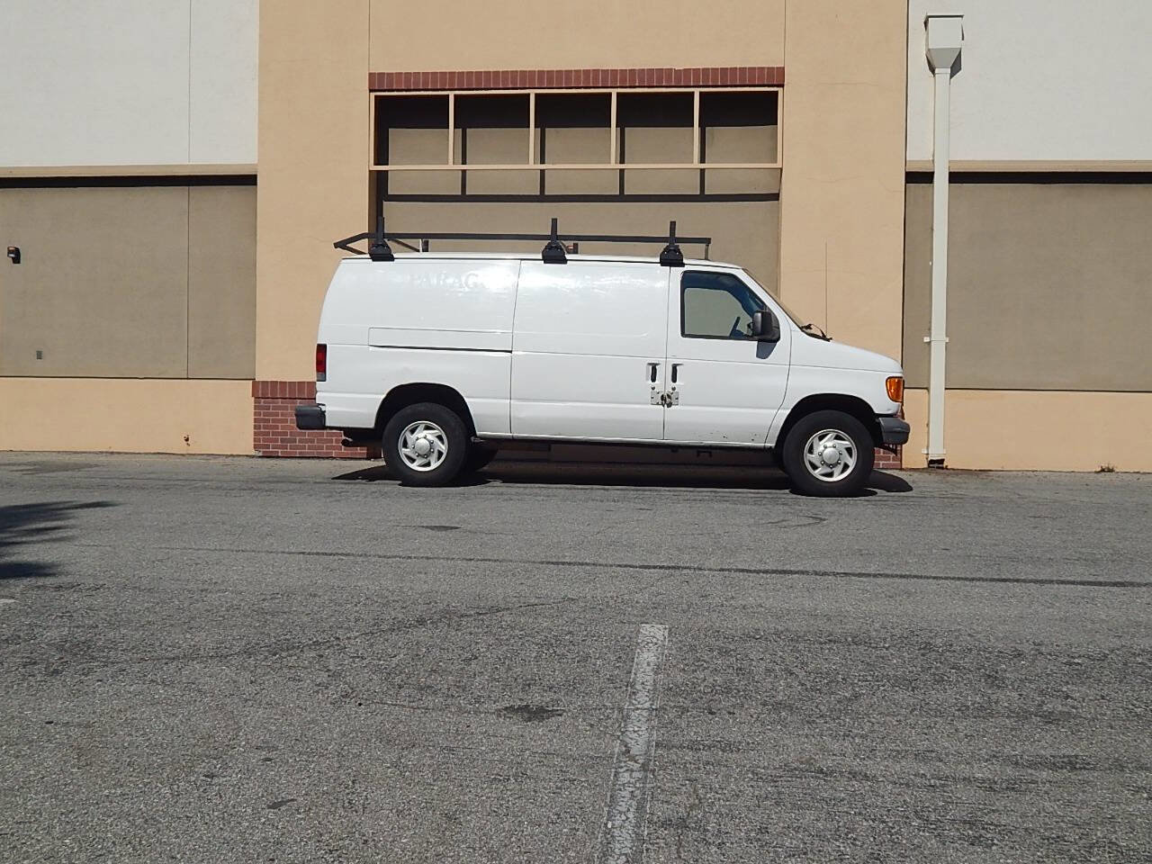 Used 2007 Ford E-250 and Econoline 250 RWD image 3