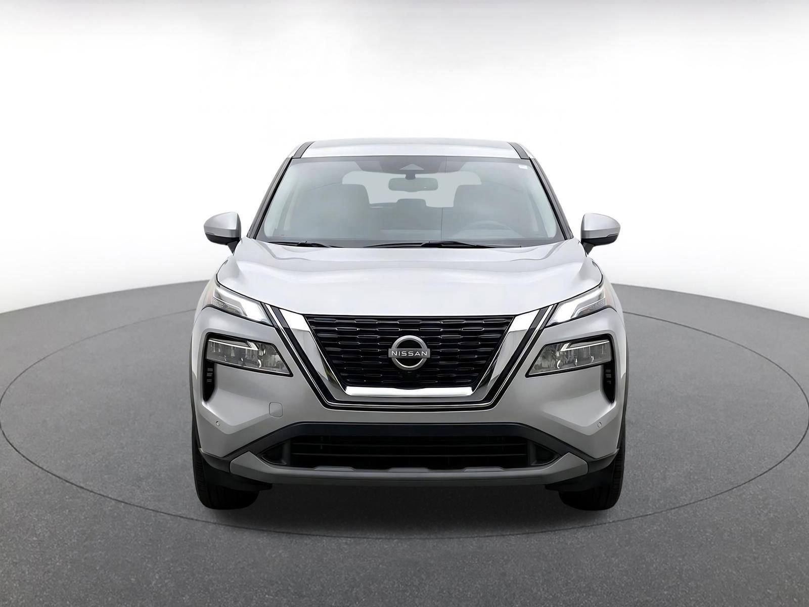 Used 2025 Nissan Rogue SV FWD image 2