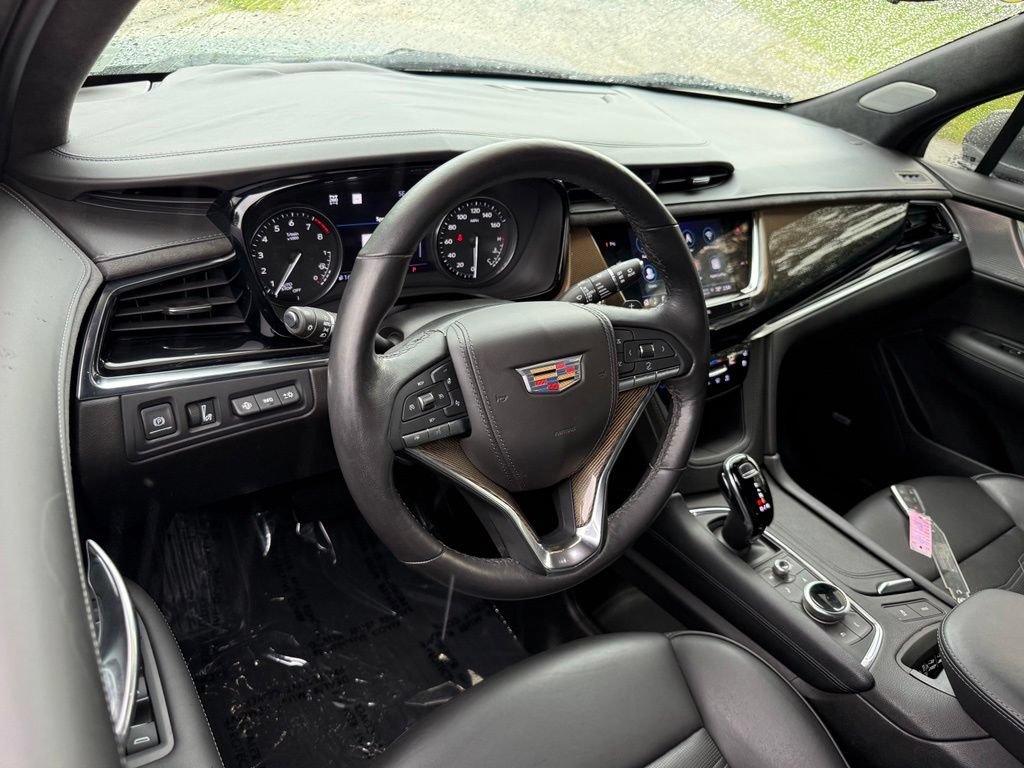 Used 2021 Cadillac XT6 Premium Luxury w/ Platinum Package AWD/4WD image 4